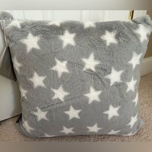 NWT UGG Polar Stars Snuggly Faux Fur 18” Throw Pillow With Removable Cover 🌟